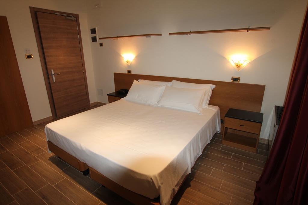 Street Hotel Comacchio Pokój zdjęcie
